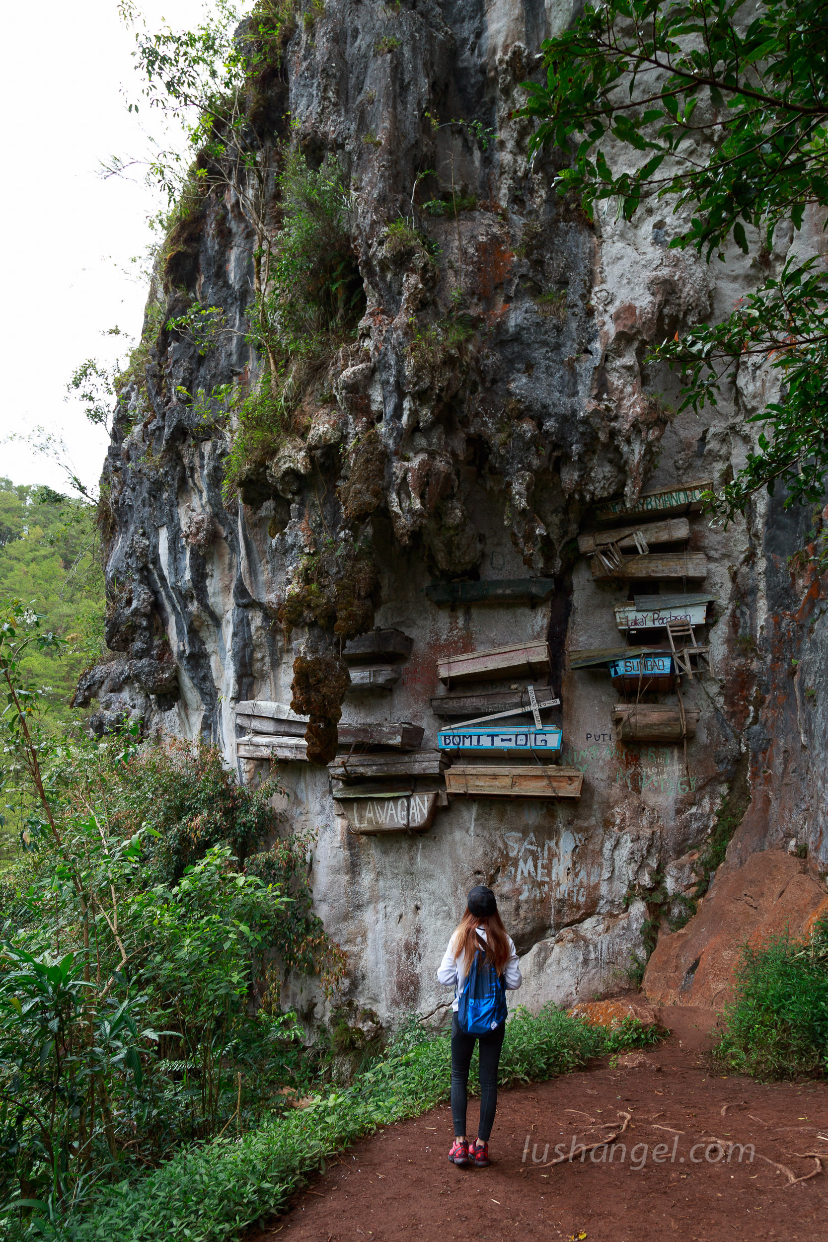 sagada-hanging-coffins